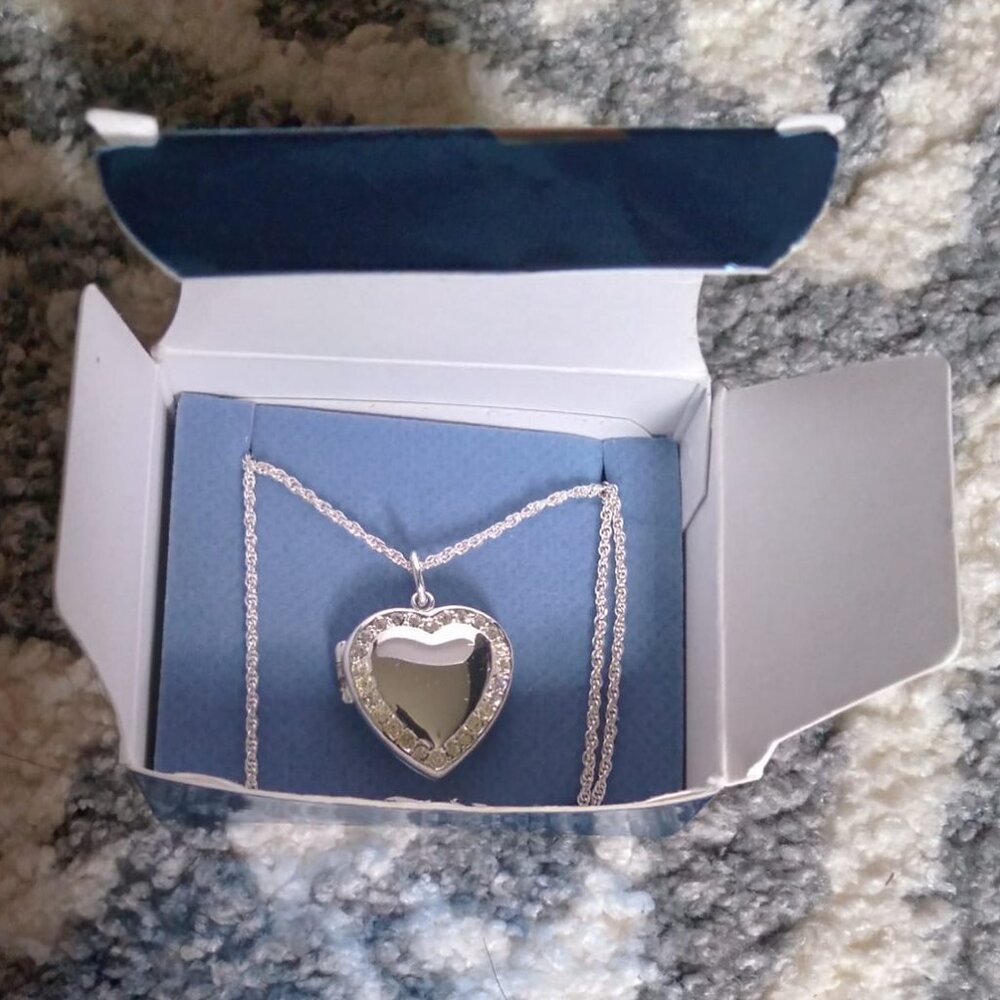 Vintage Avon heart shaped locket.New in Box